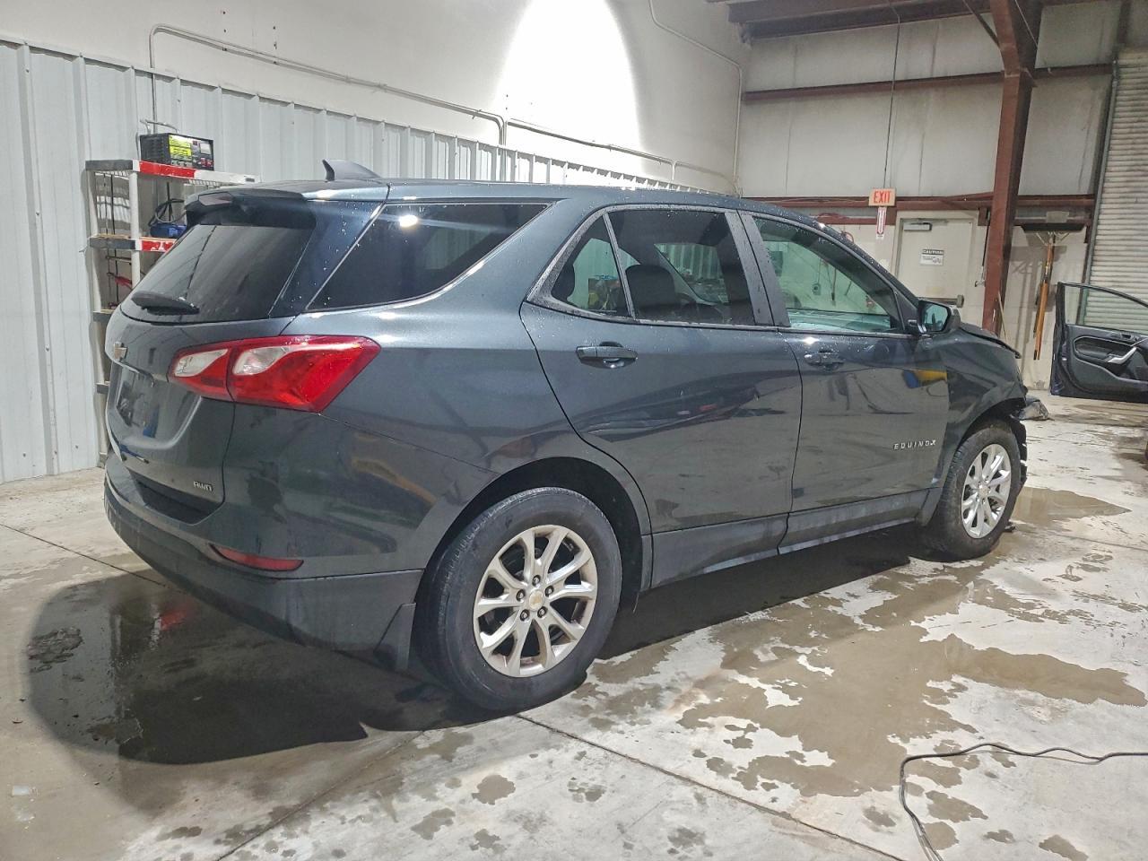 2020 Chevrolet Equinox Ls - Image 3