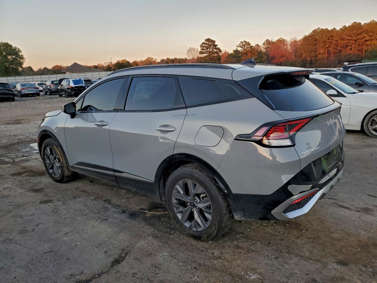 2024 Kia Sportage Sx - Image 2