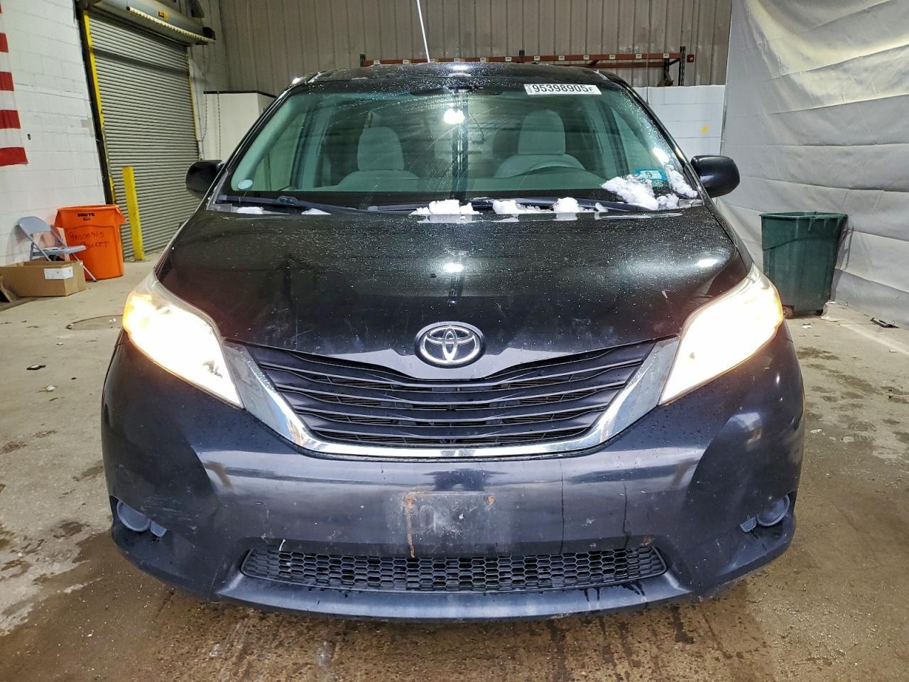 2011 Toyota Sienna Le - Image 5