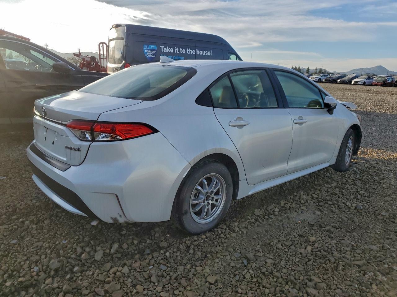 2022 Toyota Corolla Le - Фото 3