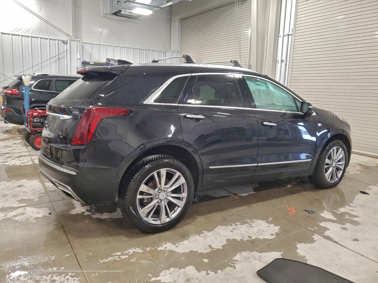 2023 Cadillac Xt5 Premium Luxury - Image 3