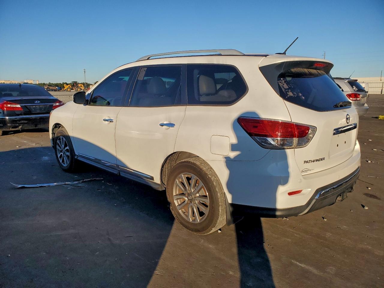 2014 Nissan Pathfinder S - Фото 2