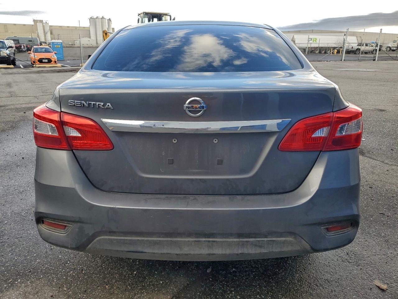 2016 Nissan Sentra S - Фото 6