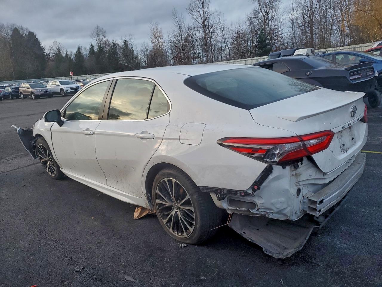 2018 Toyota Camry Se - Image 2