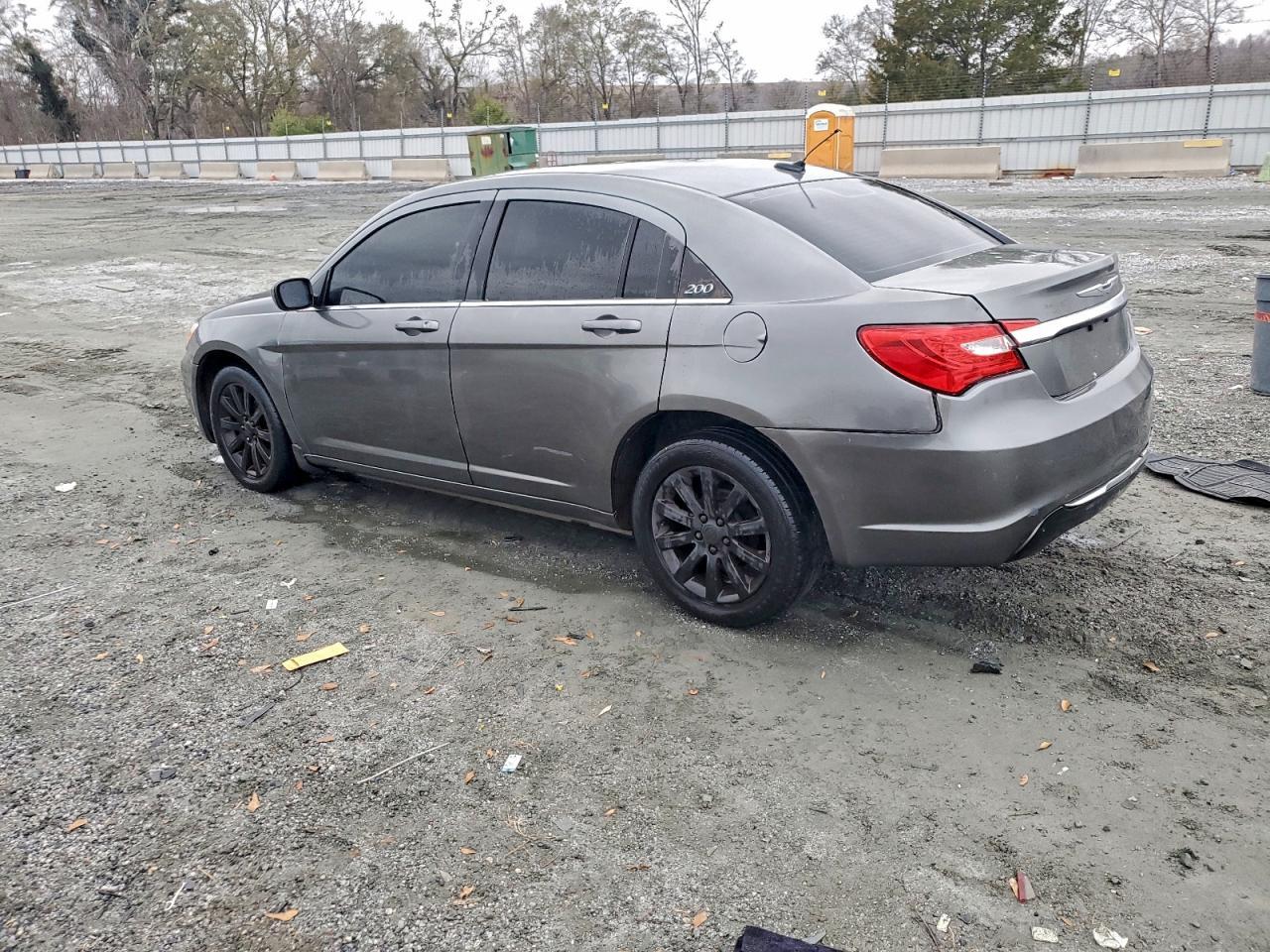 2013 Chrysler 200 Touring - Image 2