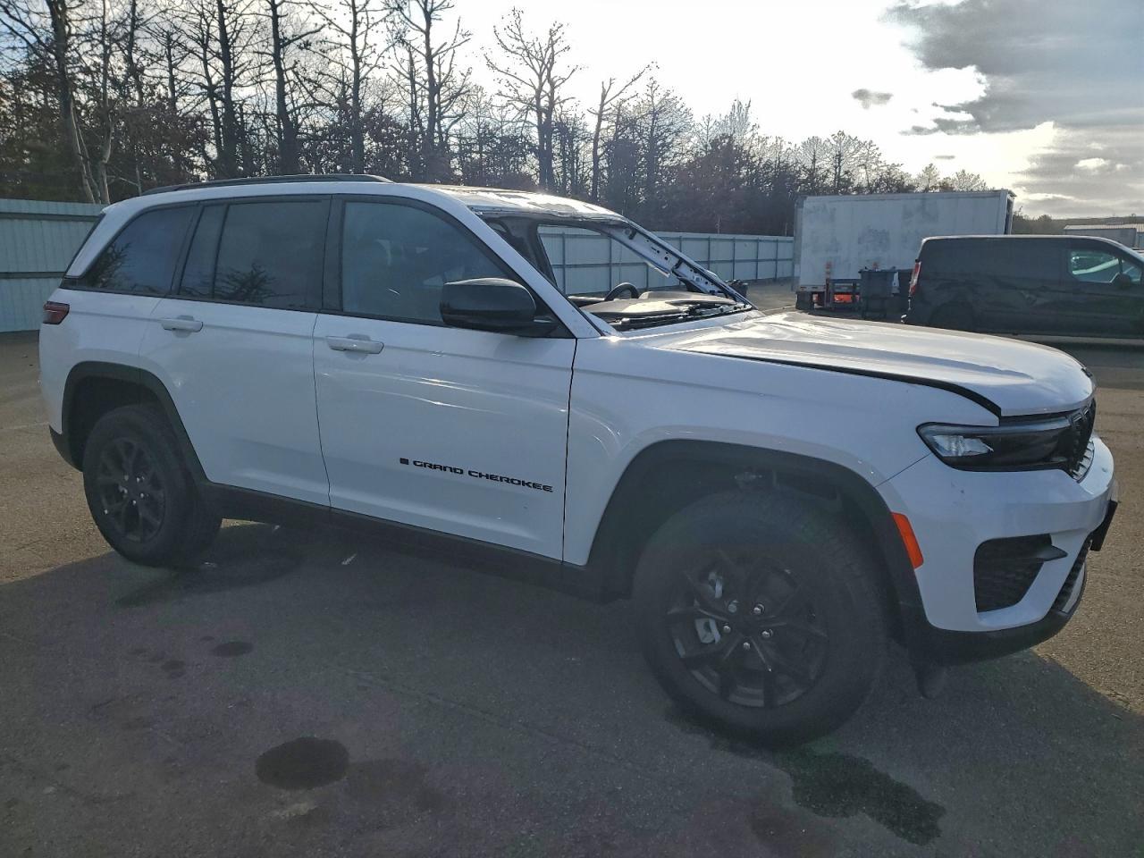 2025 Jeep Grand Cherokee Laredo - Фото 4