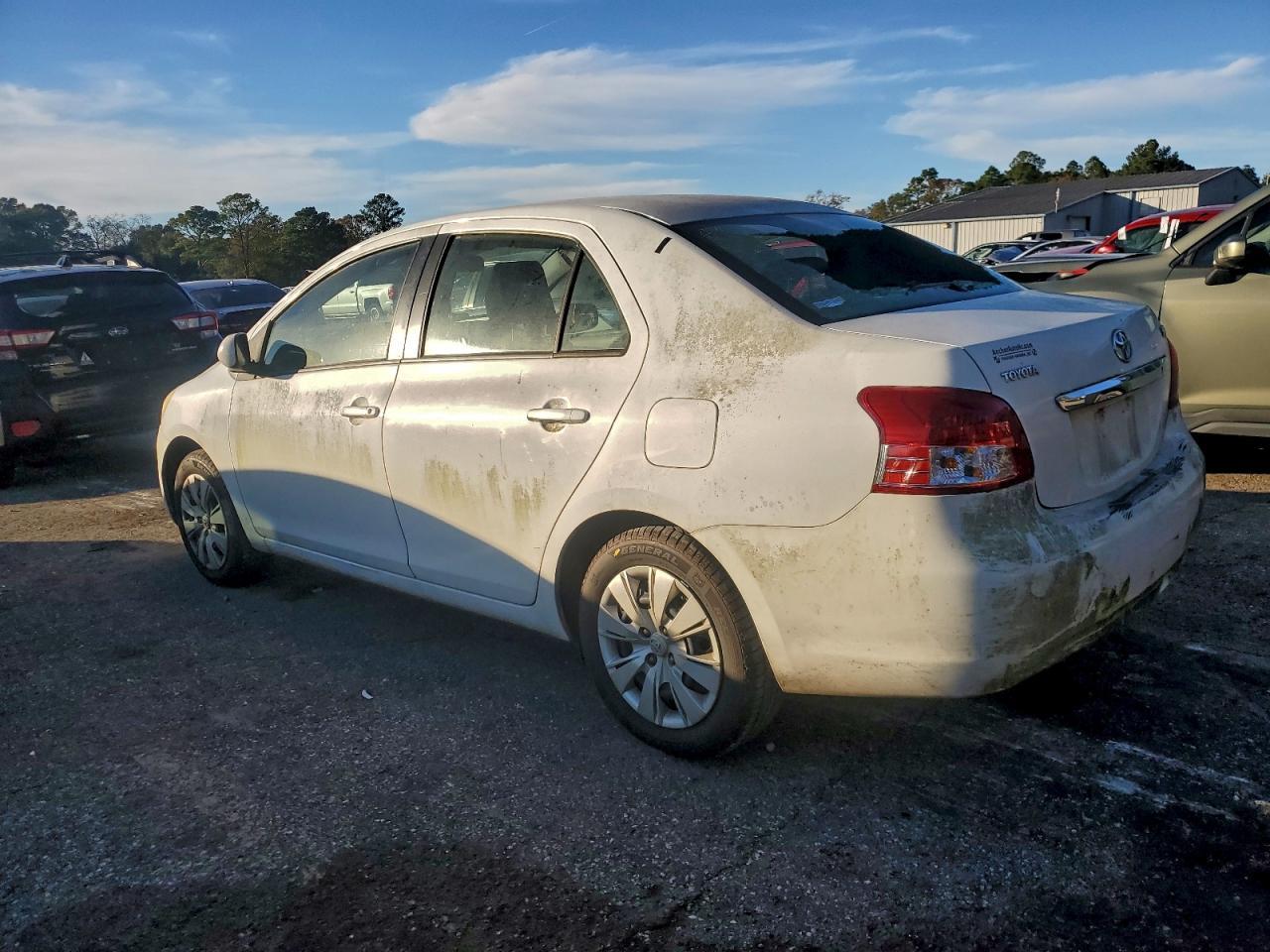 2011 Toyota Yaris - Фото 2
