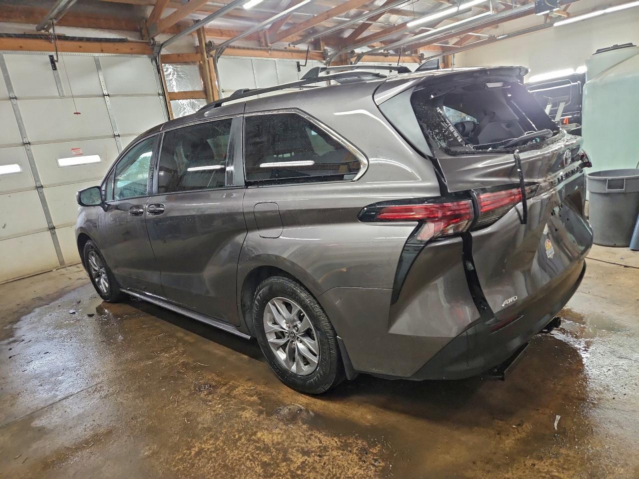 2022 Toyota Sienna Le - Фото 2