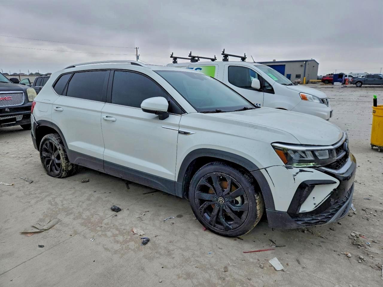 2023 Volkswagen Taos Se - Image 4