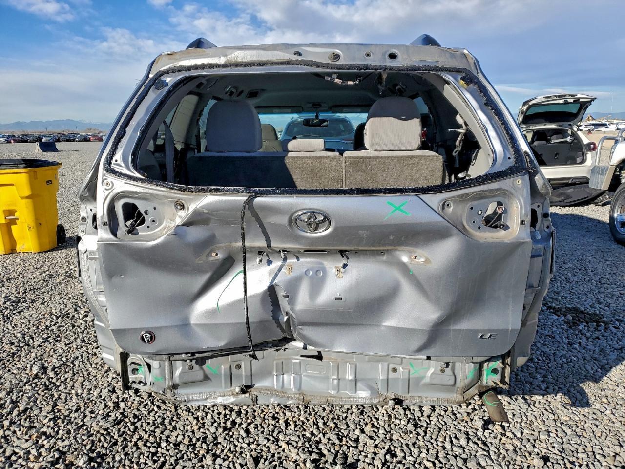 2017 Toyota Sienna Le - Фото 6