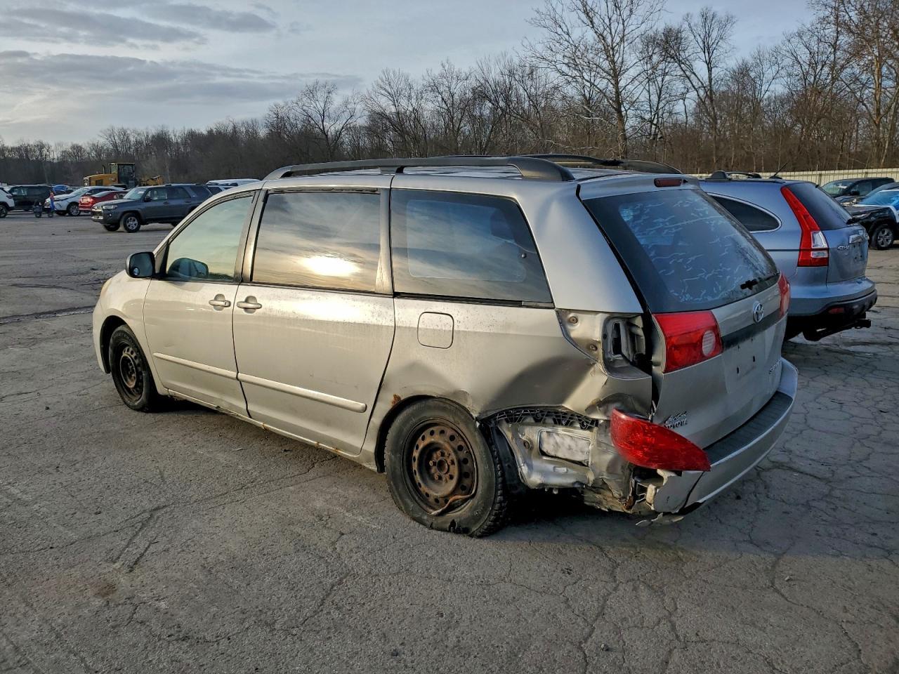 2006 Toyota Sienna Ce 7 Passenger - Фото 2