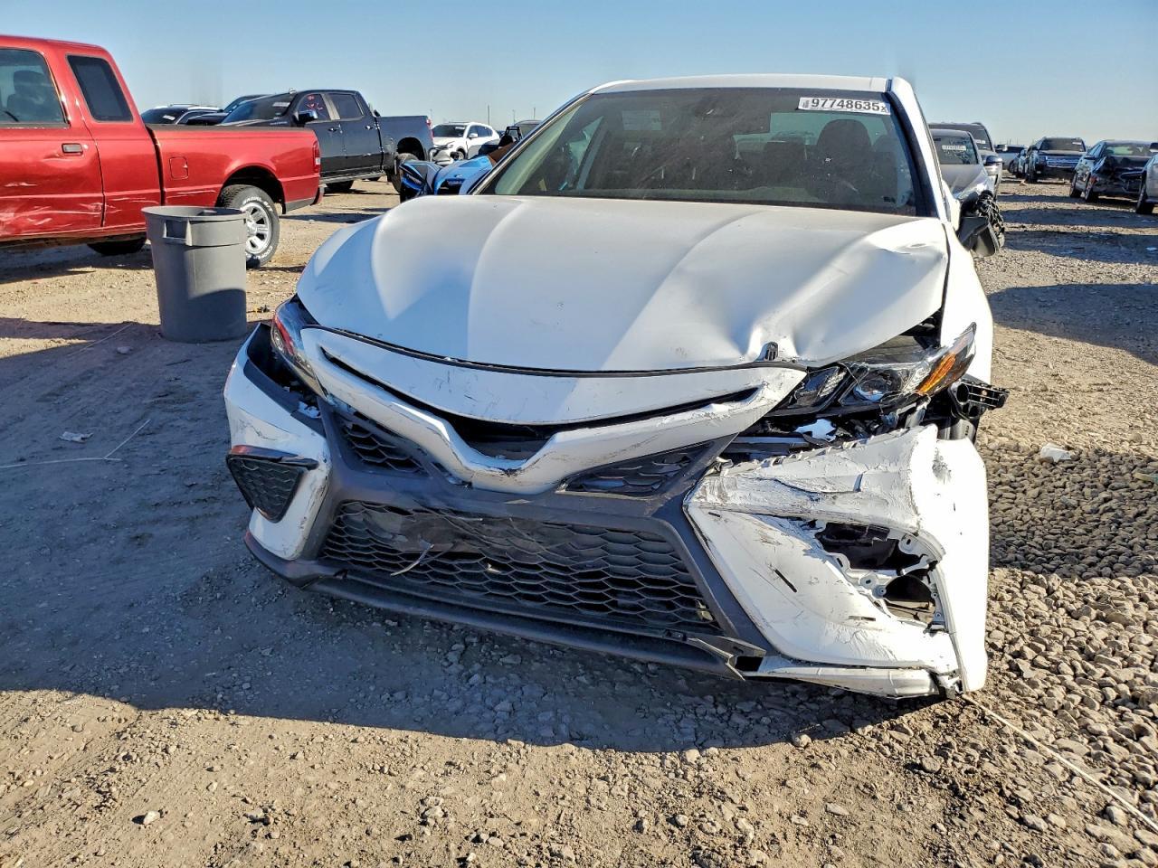 2022 Toyota Camry Se - Фото 5