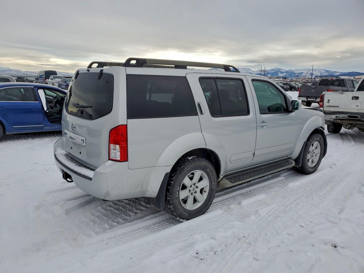 2011 Nissan Pathfinder S - Фото 3