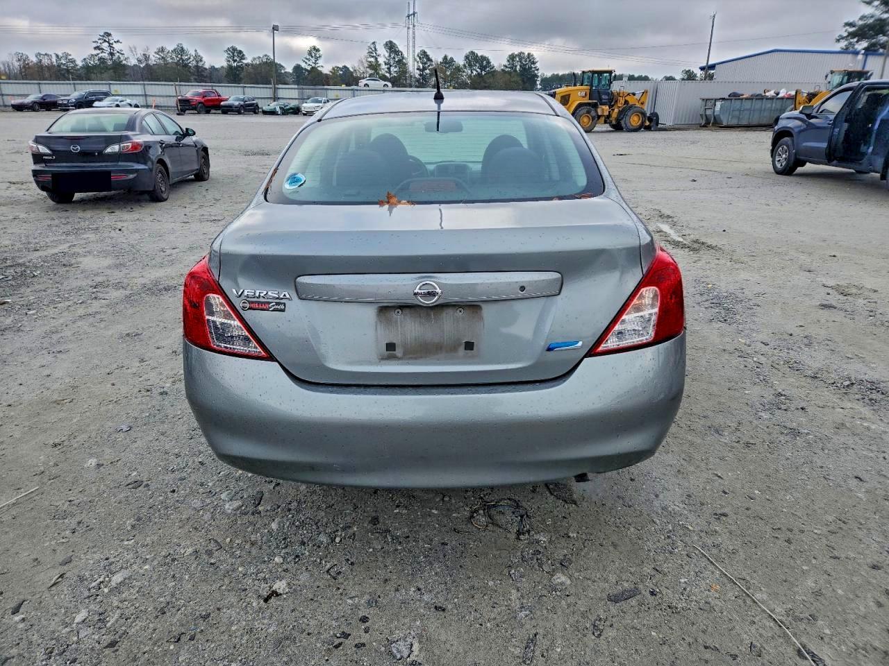 2013 Nissan Versa S - Фото 6