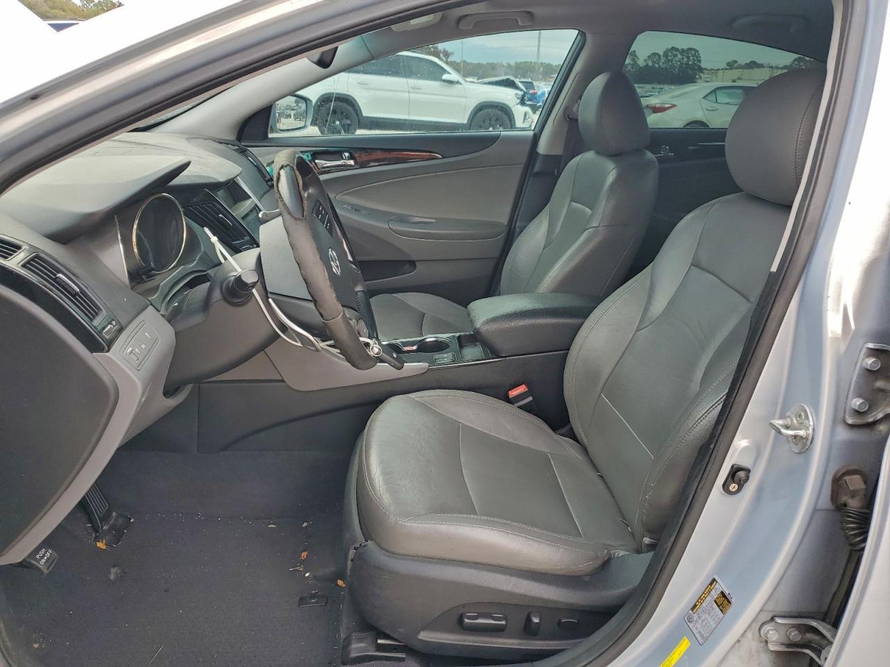 2011 Hyundai Sonata - Image 7