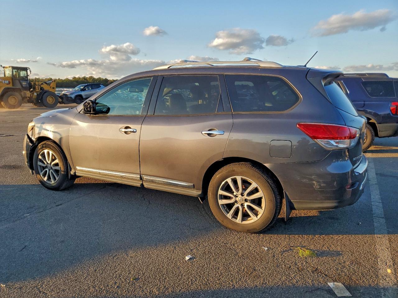 2014 Nissan Pathfinder S - Фото 2