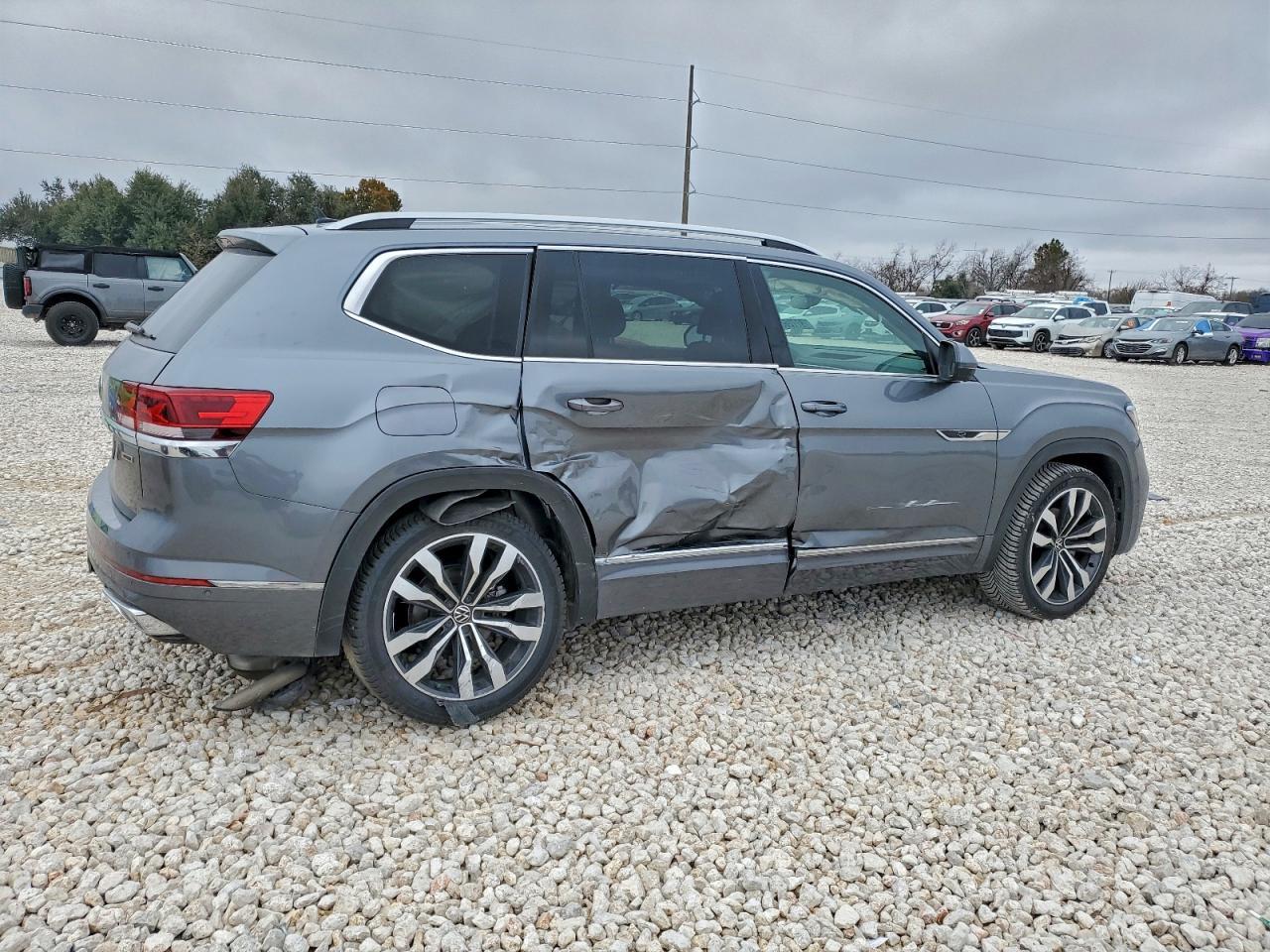 2022 Volkswagen Atlas Sel Premium R-Line - Image 3