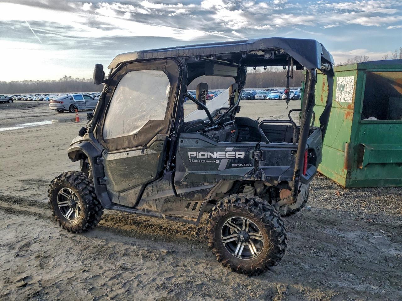2025 Honda Pioneer 1000 Utility Vehicle - Фото 3