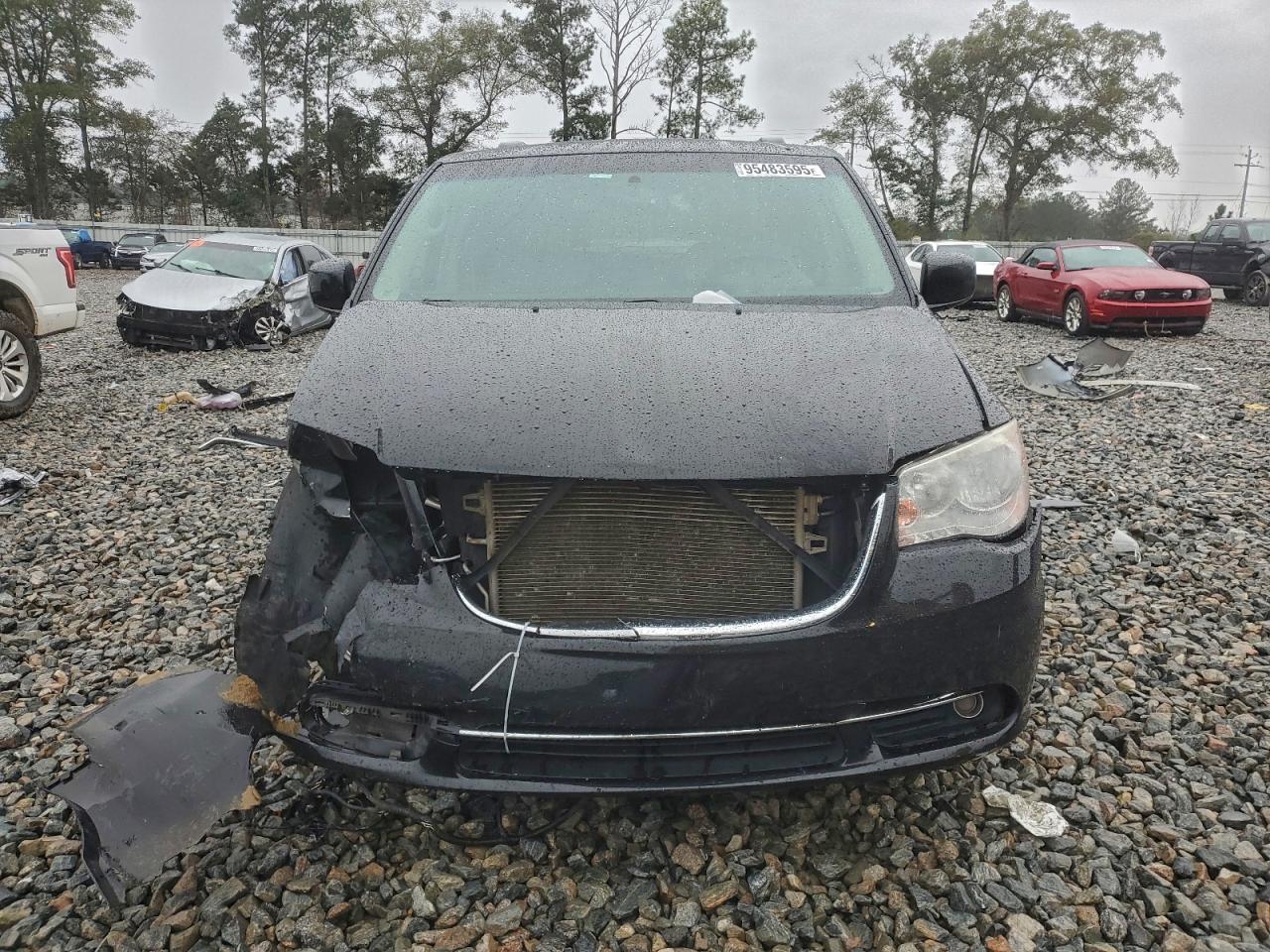 2013 Chrysler Town & Country Touring - Фото 5