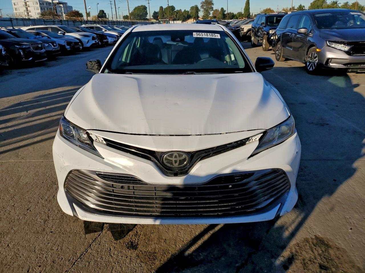 2020 Toyota Camry Se - Фото 5