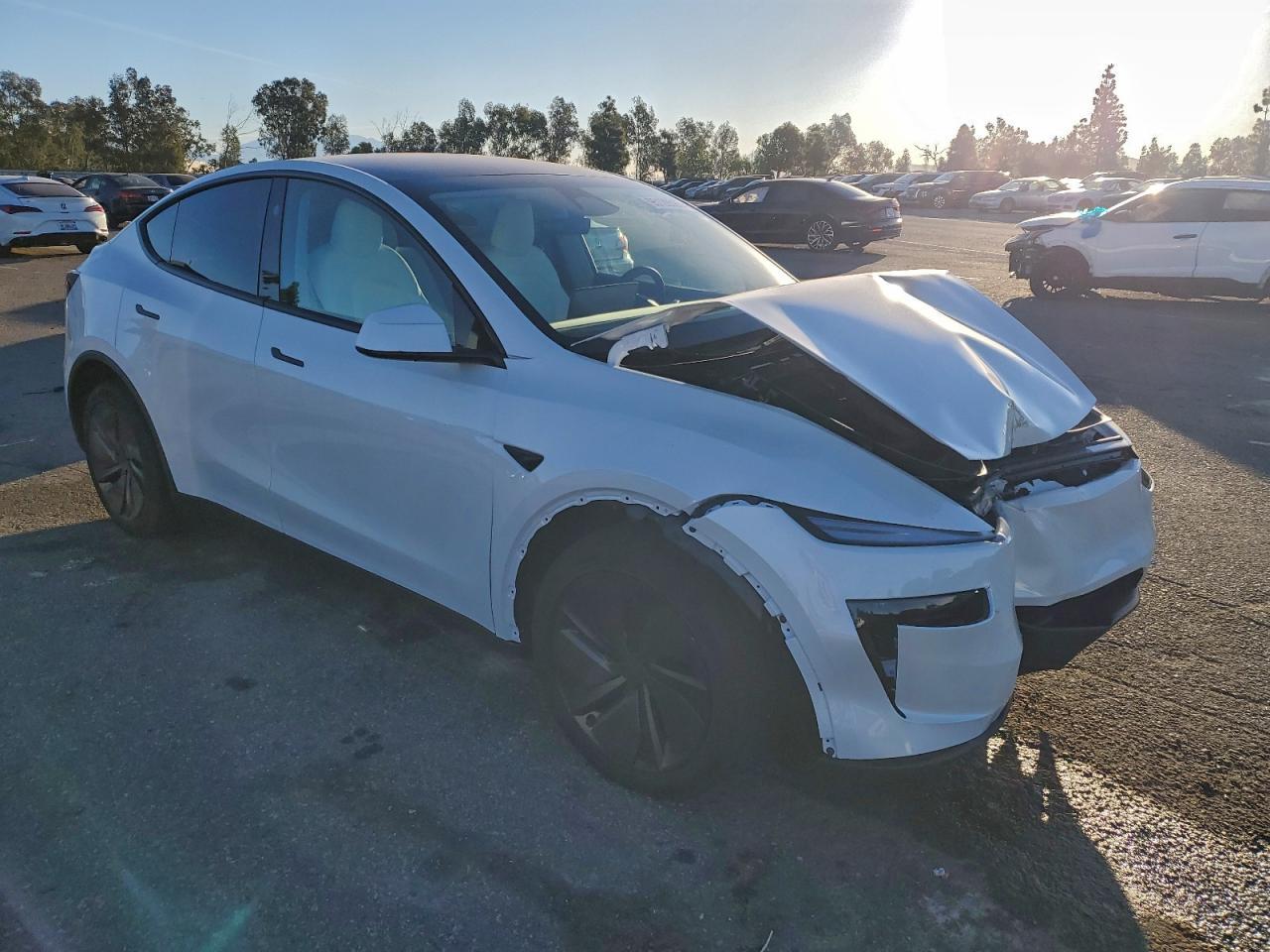 2026 Tesla Model Y - Фото 4