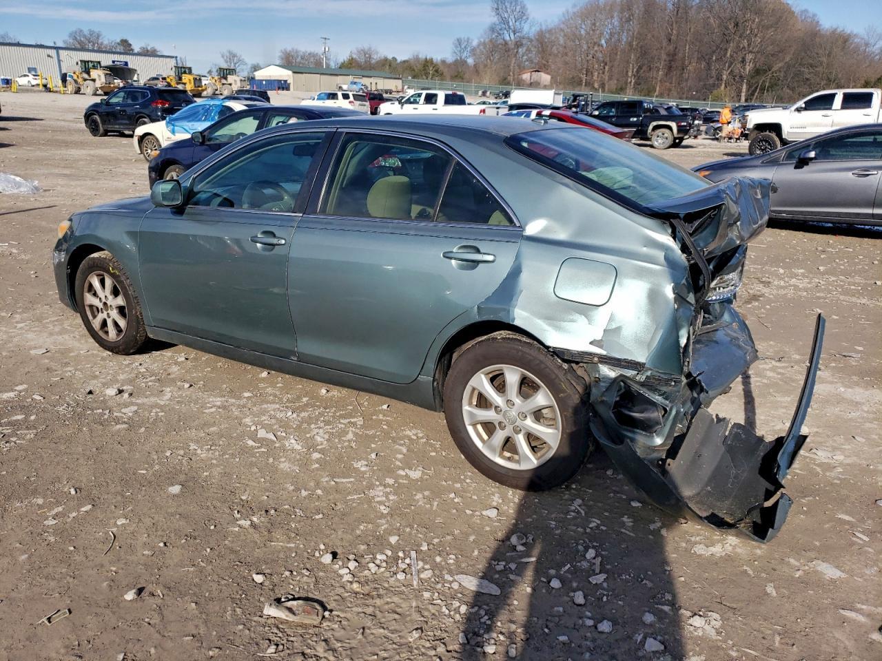 2011 Toyota Camry Base - Фото 2
