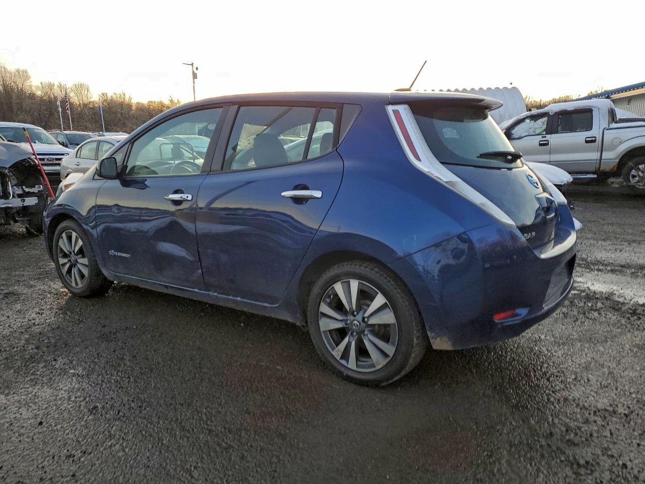2017 Nissan Leaf S - Image 2