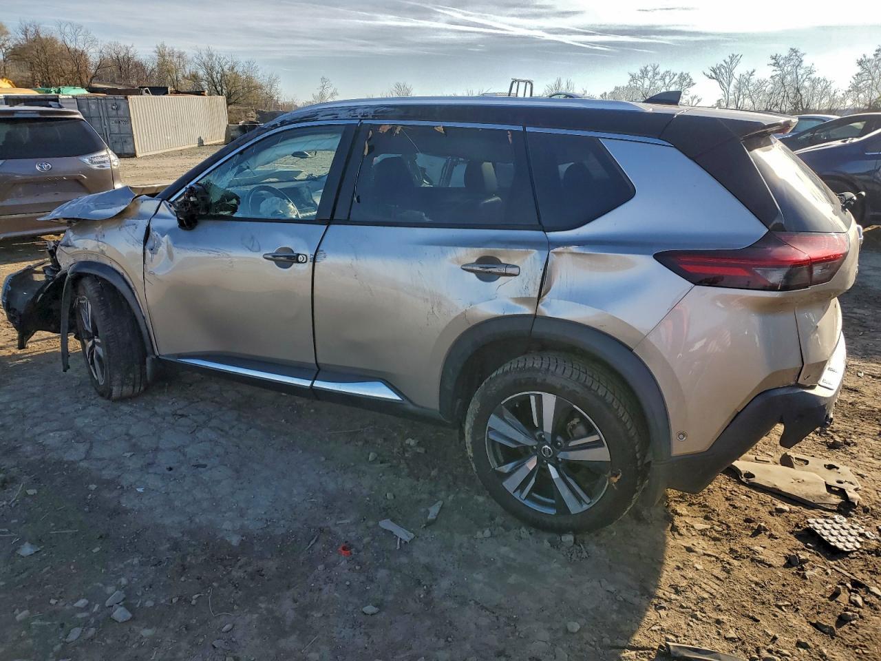 2021 Nissan Rogue Platinum - Image 2