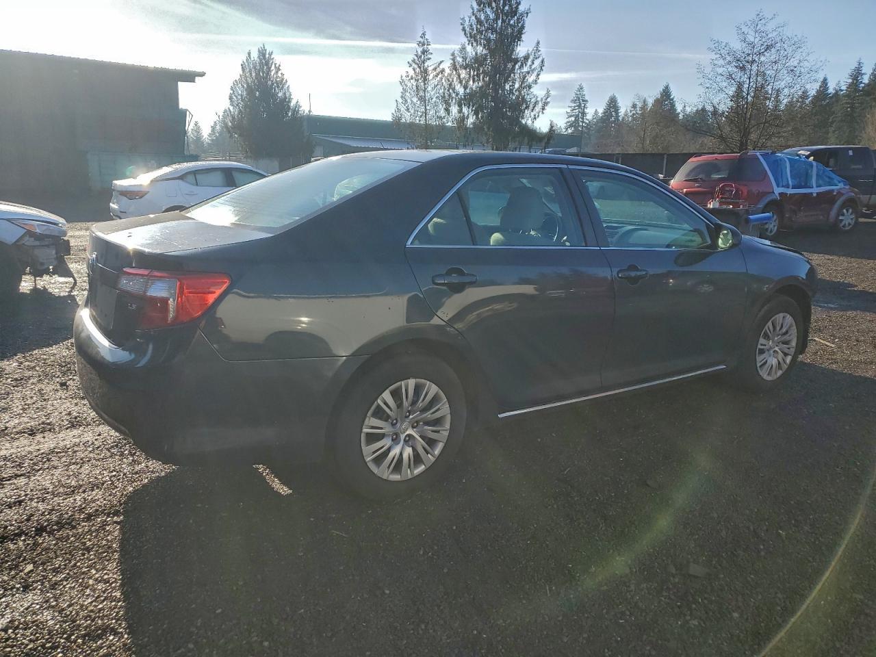 2013 Toyota Camry L - Фото 3
