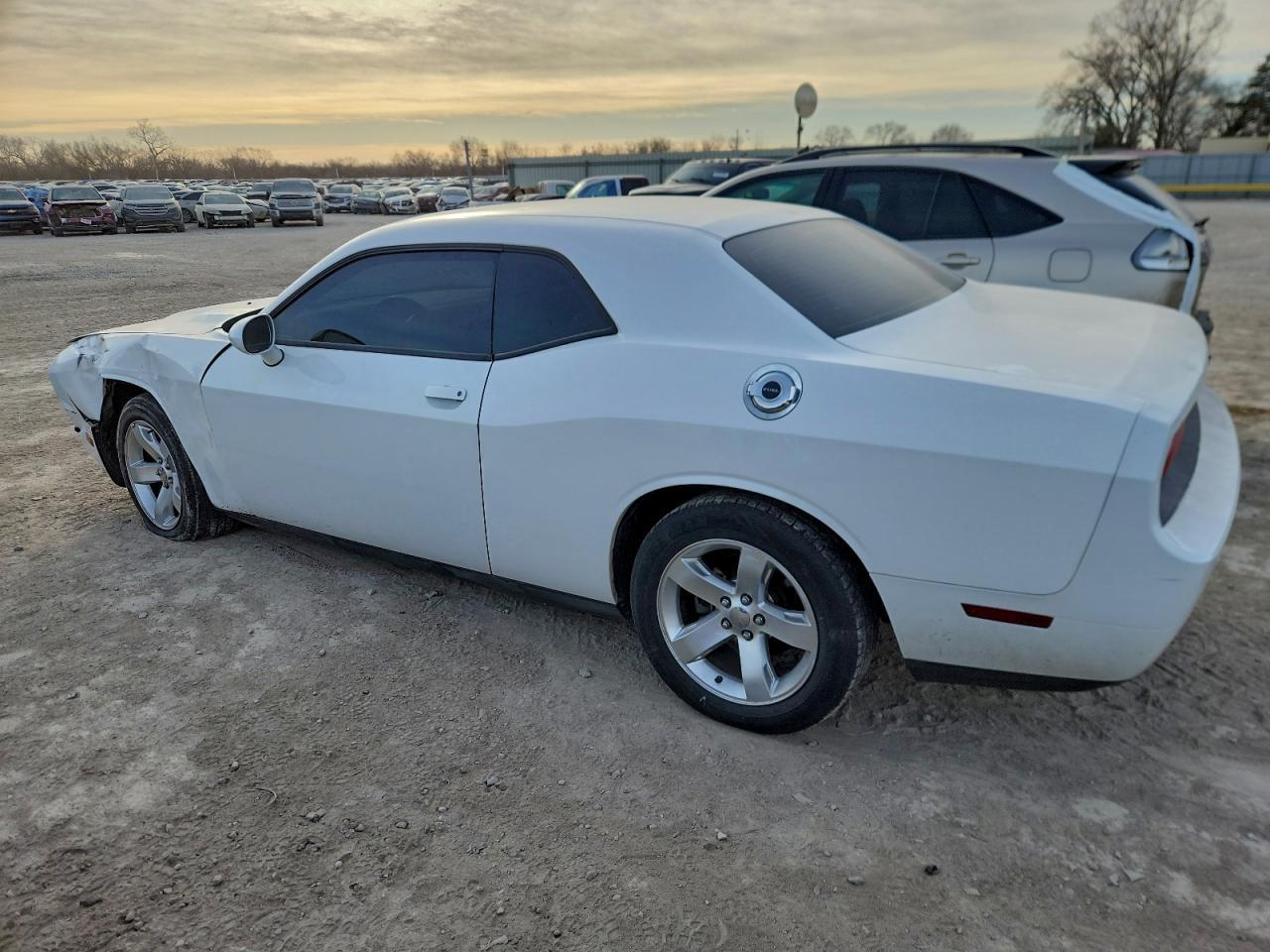 2013 Dodge Challenger Sxt - Image 2