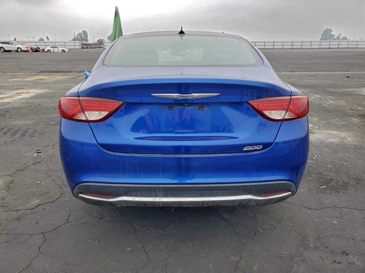 2015 Chrysler 200 Limited - Image 6