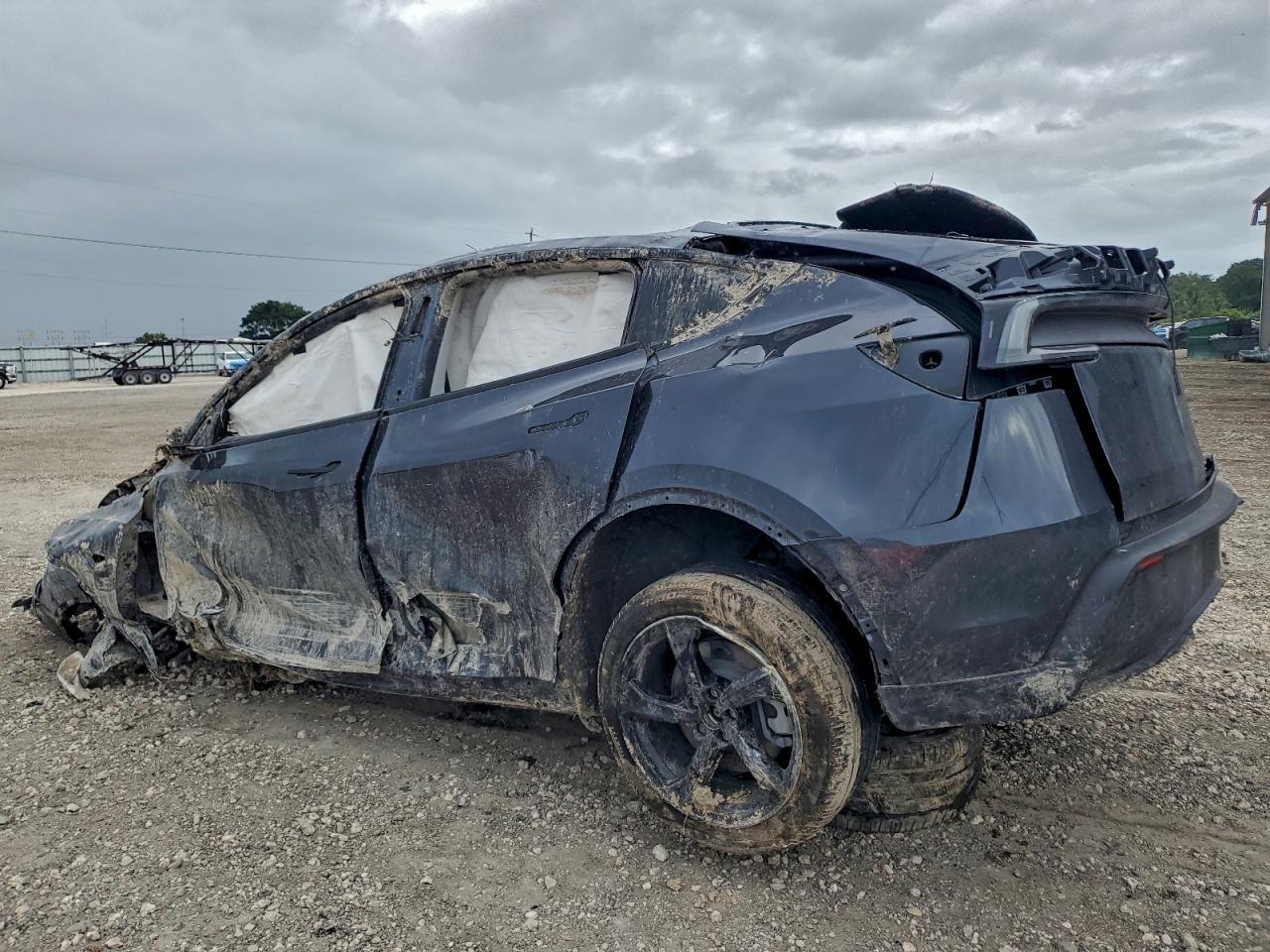 2026 Tesla Model Y - Image 2