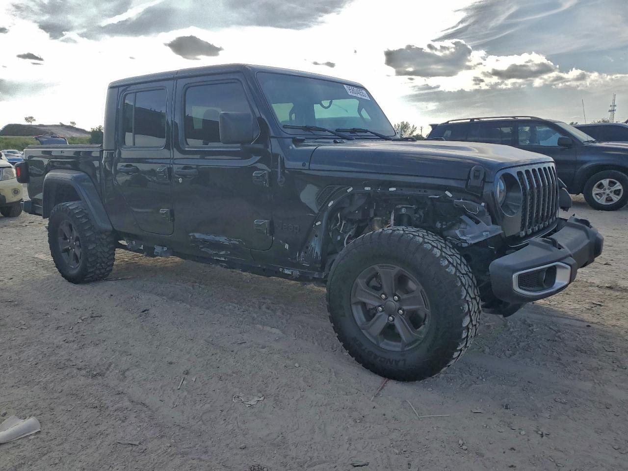 2021 Jeep Gladiator Sport - Фото 4