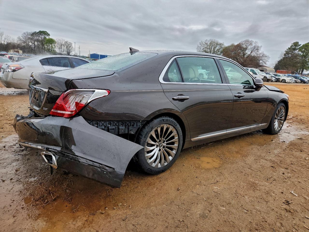 2017 Genesis G90 Premium - Image 3