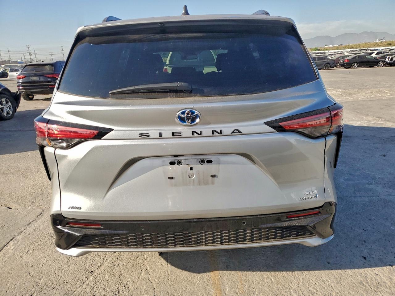 2024 Toyota Sienna Xse - Image 6