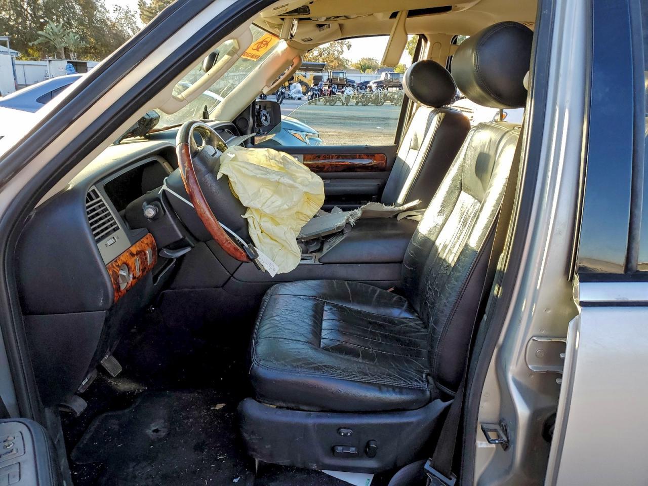 2003 Lincoln Navigator - Image 7