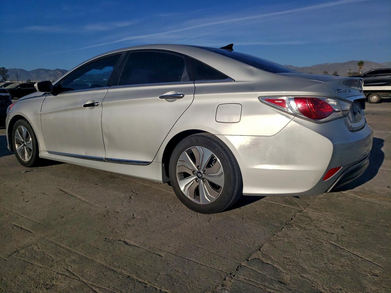 2015 Hyundai Sonata Hybrid - Фото 2