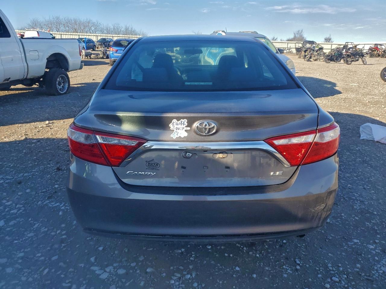 2017 Toyota Camry Le - Фото 6