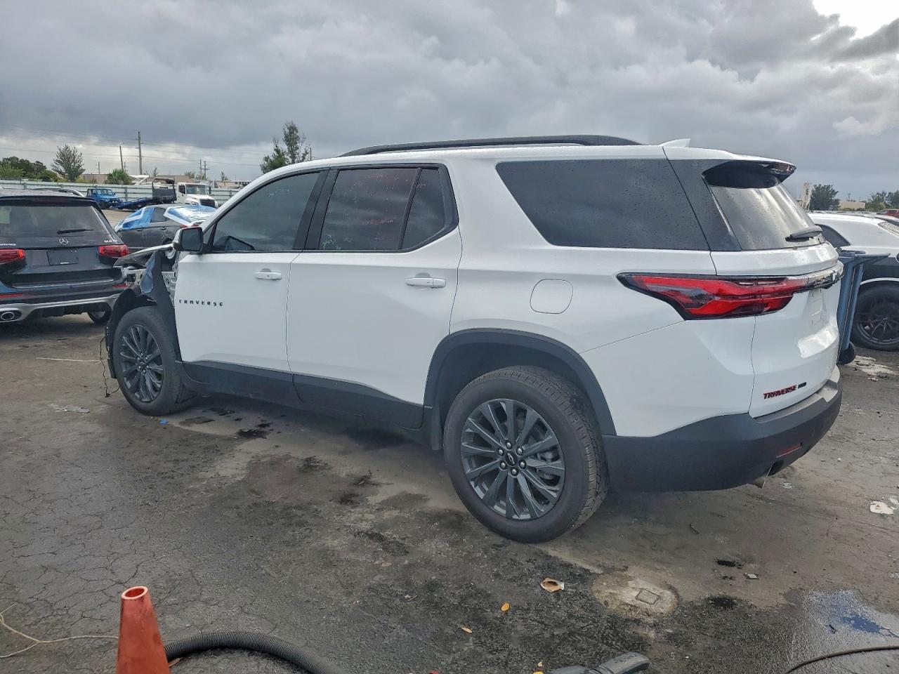 2023 Chevrolet Traverse Rs - Фото 2