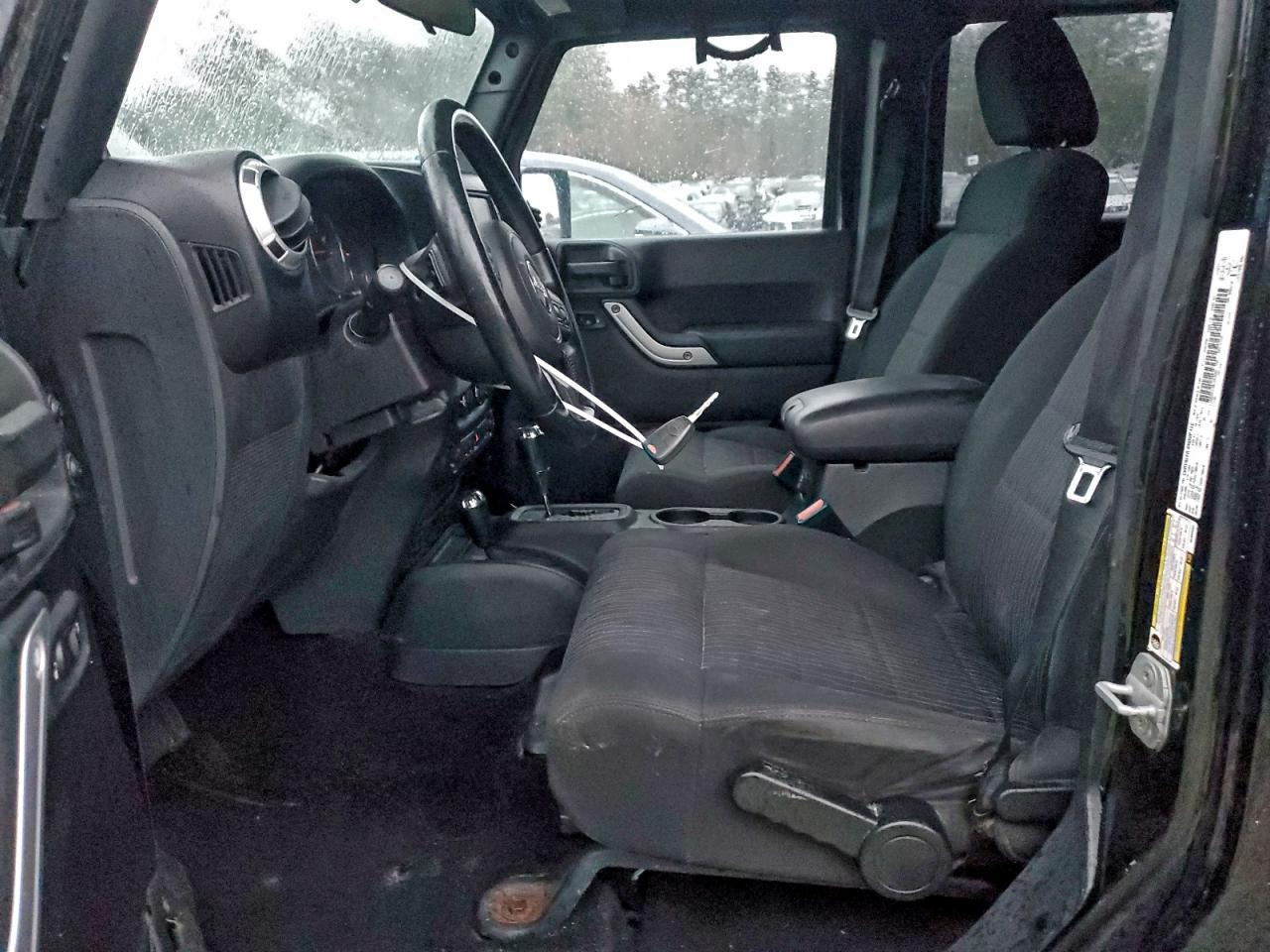 2011 Jeep Wrangler Unlimited Sahara - Image 7