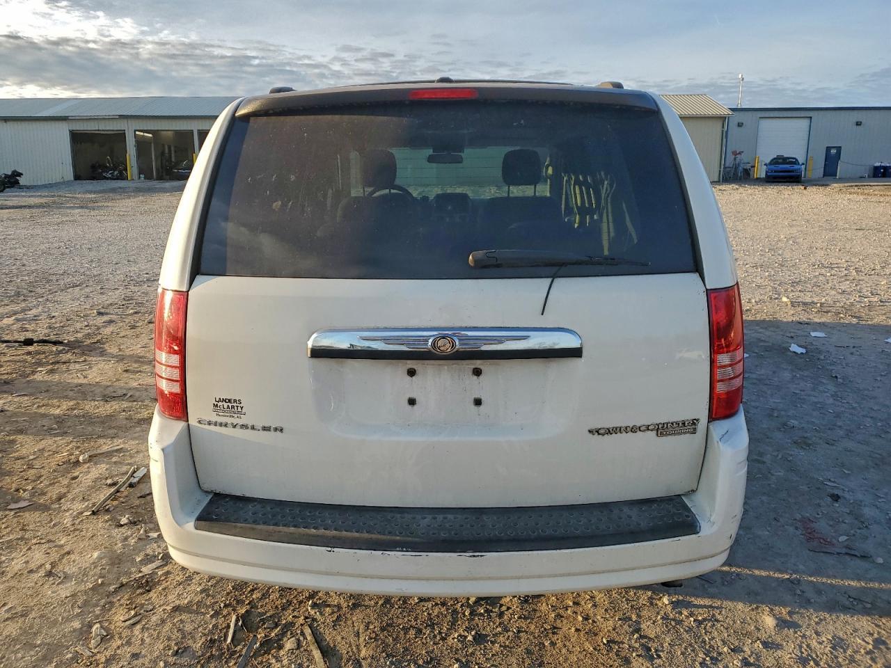 2010 Chrysler Town & Country Touring - Фото 6