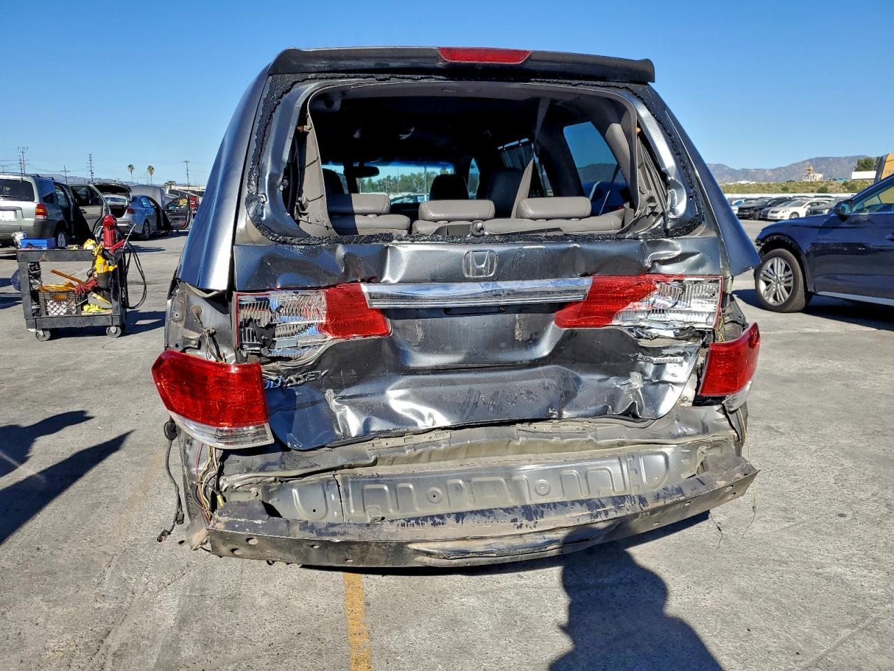 2010 Honda Odyssey Touring - Image 6