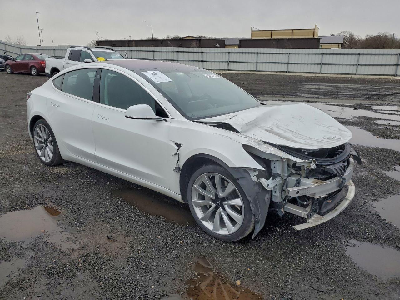 2018 Tesla Model 3 - Фото 4