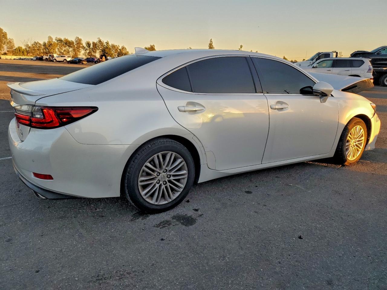2016 Lexus Es 350 - Фото 3
