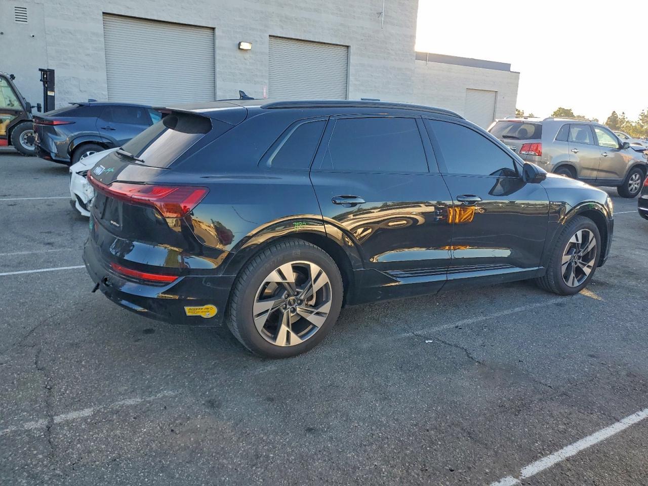 2021 Audi E-Tron Premium - Image 3