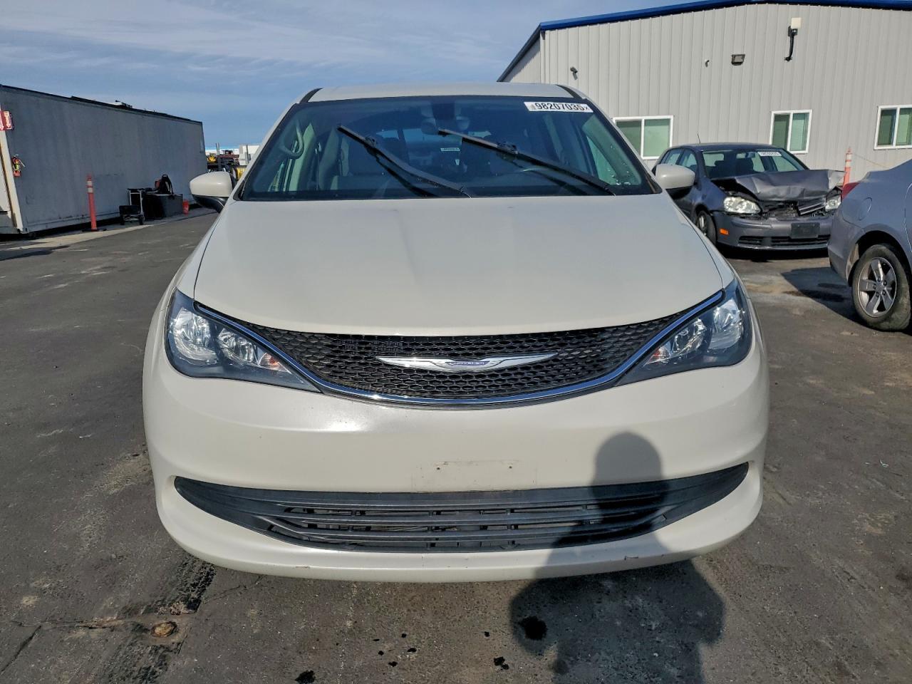 2017 Chrysler Pacifica Lx - Image 5