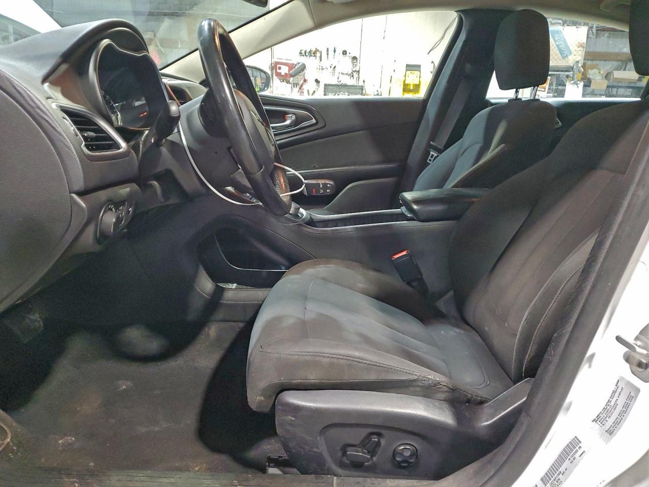 2015 Chrysler 200 Limited - Фото 7