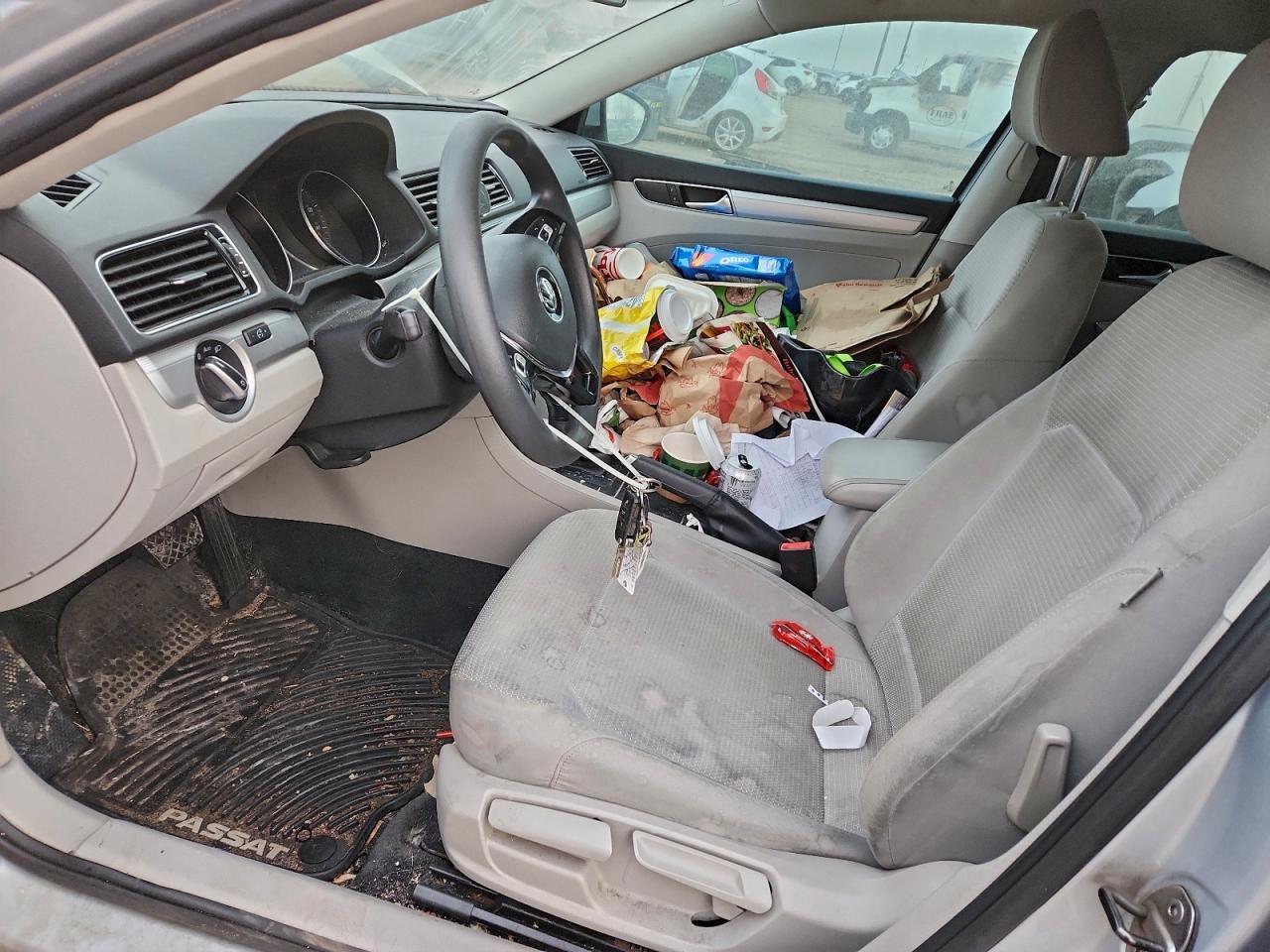 2017 Volkswagen Passat S - Фото 7