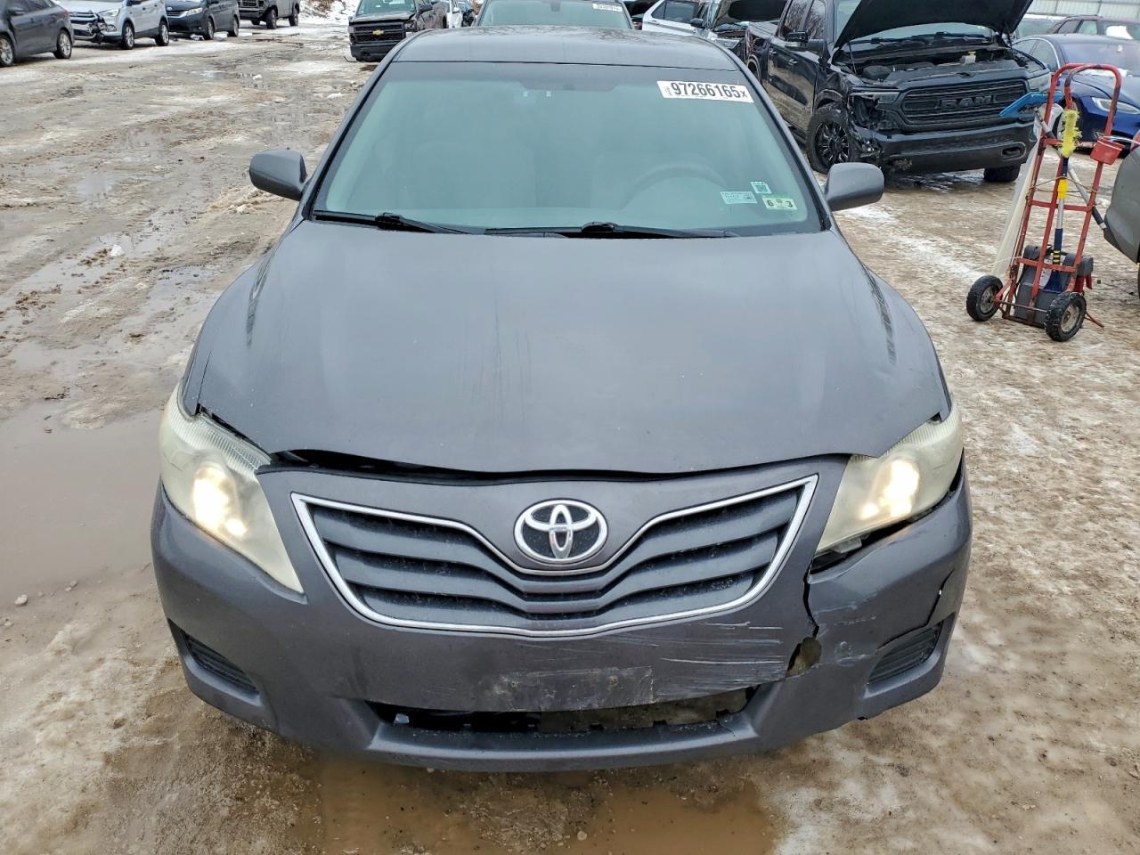 2011 Toyota Camry Base - Фото 5