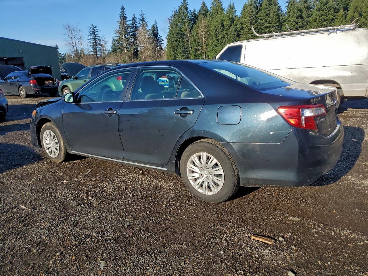 2013 Toyota Camry L - Фото 2